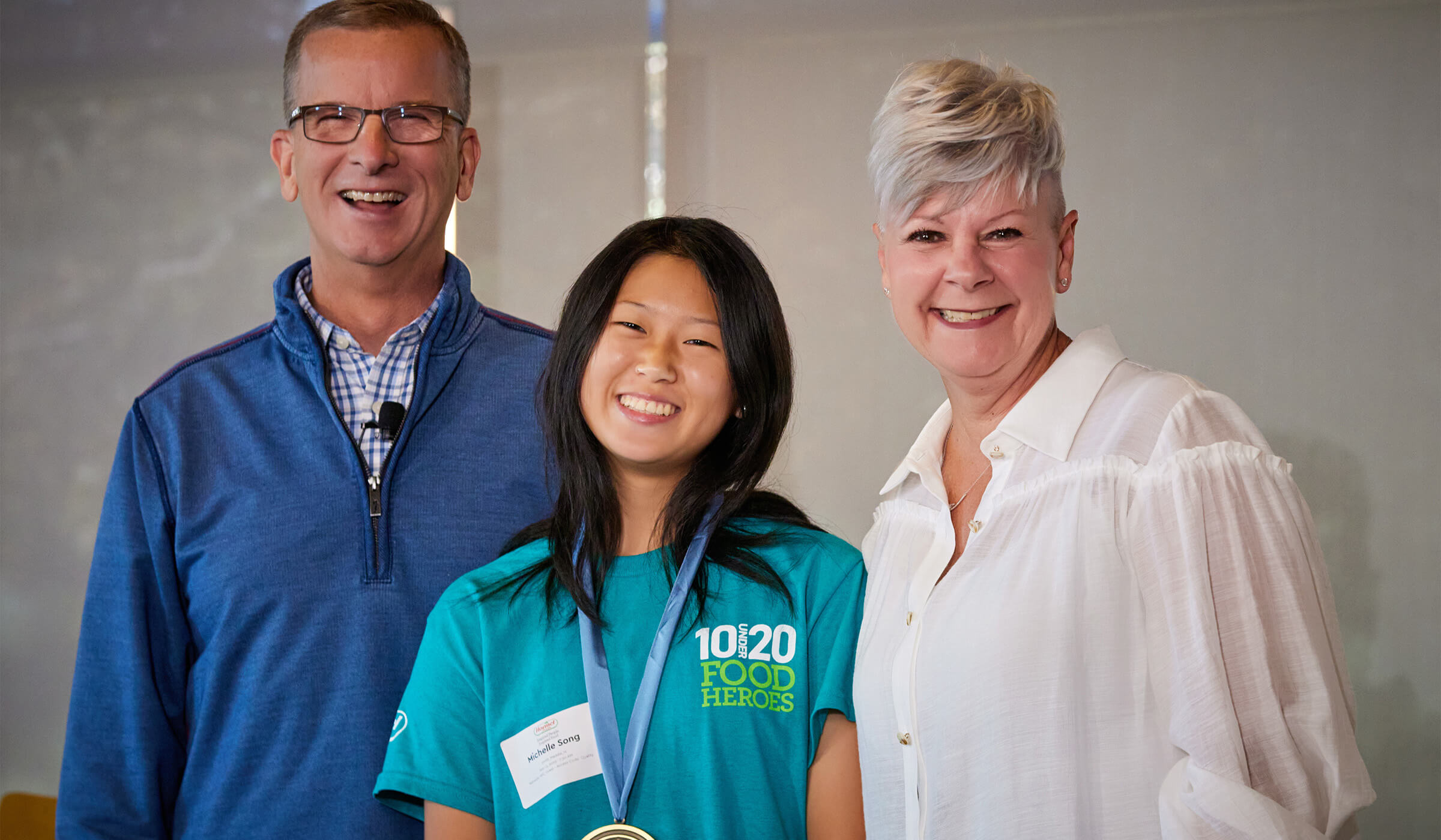 2023 10 Under 20 Food Hero Michelle Song after being awarded her medal