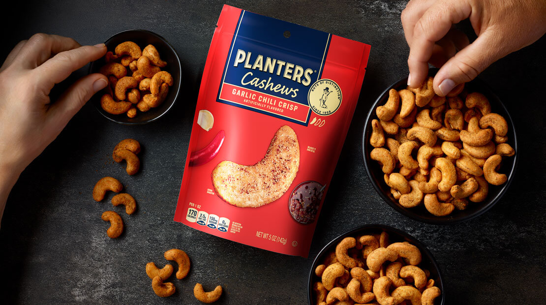 Planters PLANTERS Garlic Chili Crisp Flavored Cashews — product image